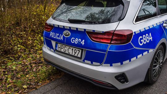 zdjęcie przedstawia policyjny radiowóz