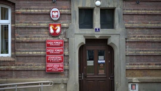 Jeden głos zdecydował. Zarząd Powiatu Gorlickiego z wotum zaufania po burzliwej debacie