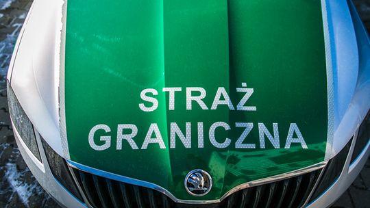 maska samochodu widziana od góry z napisem straż graniczna