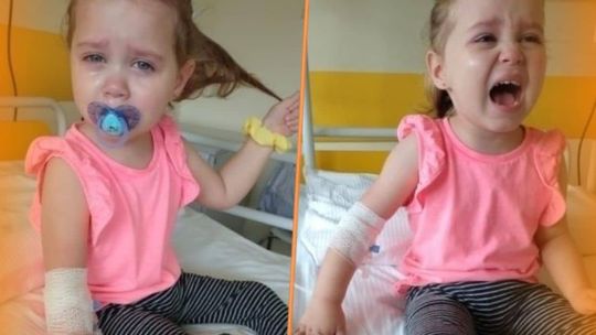 dwa zdjęcia małej dziewczynki w otoczeniu szpitalnym, Kamilka Gil i zbiórka na najdroższy lek świata