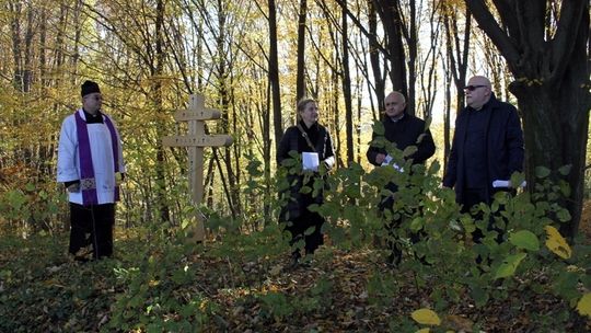 Karawaka, czyli krzyż morowy. Znany, hiszpański symbol pojawił się w Ropie