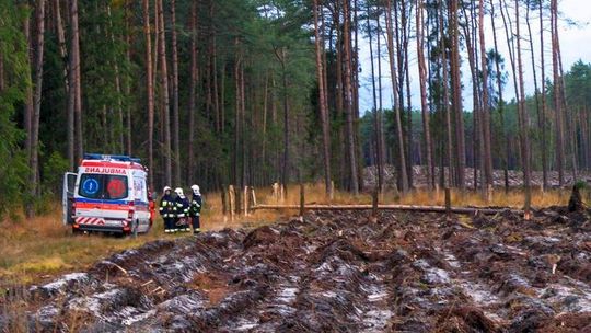 Klimkówka. Podczas prac w lesie doszło do tragedii. Zginął 46-letni pilarz.