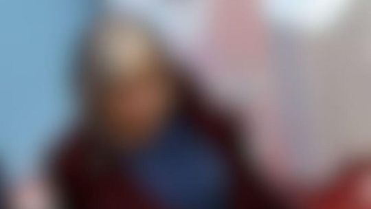 zdjęcie przedstawia zamazany portret kobiety