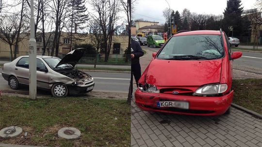 Kolizja na ulicy Bieckiej, w pojazdach wystrzeliły poduszki powietrzne