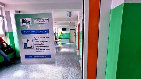 zdjęcie przedstawia korytarz instytucji