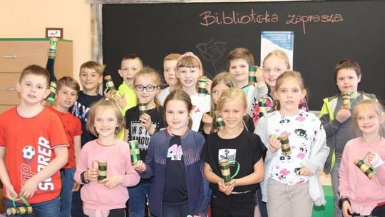 Lampy Łukasiewicza w wykonaniu najmłodszych – zajęcia edukacyjne w gorlickiej MBP