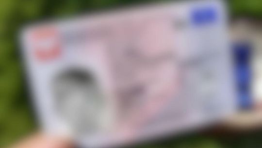 zdjęcie przedstawia dowód osobisty