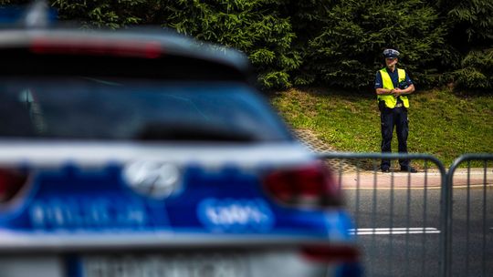 zdjęcie przedstawia policyjny radiowóz