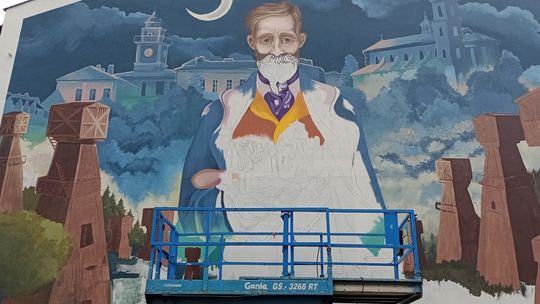 Mgr Mors znów maluje. Praca nad muralem przy ul. Wąskiej trwa: jak się Wam podoba?