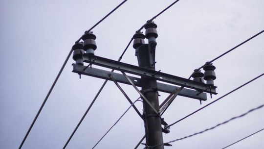 zdjęcia przedstawia słup energetyczny