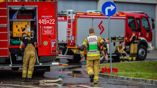 Zdjęcie przedstawia zdjęcia z ćwiczeń strażaków