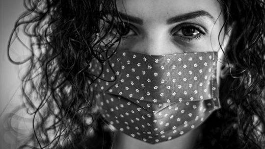 Minister zdrowia zapowiedział zniesienie obowiązku zakrywania nosa i ust na ulicach