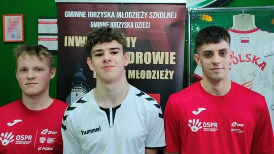 Zdjęcie przedstawia młodych szczypiornistów z Libuszy