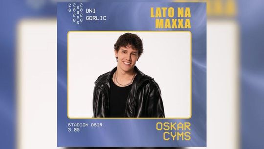 Młody artysta podbija scenę. Teraz wystąpi w Gorlicach zdjęcie przedstawia mężczyznę który się uśmiecha