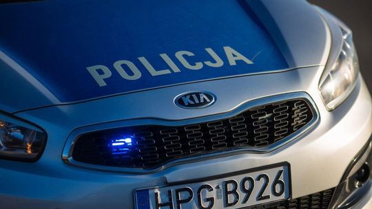 Samochód policyjny marki KIA