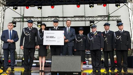 Na ten sukces pracowały pokolenia strażaków – druhowie z OSP Moszczenica odebrali wczoraj 50 tys. złotych