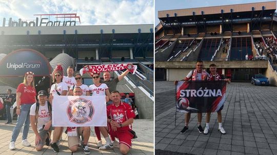 grupa osób z flagami