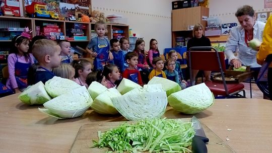 Nawet Przedszkolak potrafi ukisić kapustę: tak się uczą dzieci w Stróżówce [FOTO]