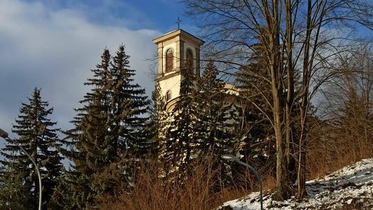 Nie. Skarpa pod Dworem Karwacjanów nie jest własnością miasta. Mieszkańcy pytają, burmistrz odpowiada