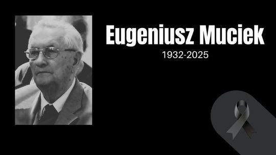 zdjęcie przedstawia czarno-biały portret mężczyzny