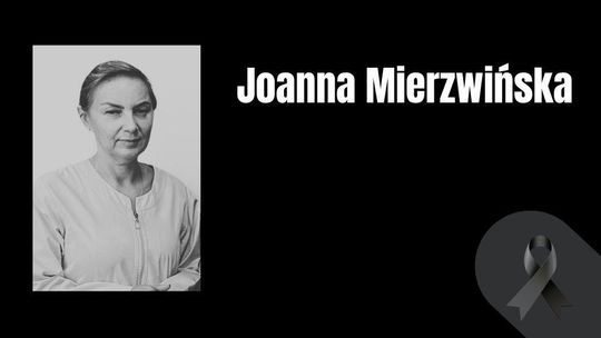 zdjęcie przedstawia czarno-białe zdjęcie kobiety