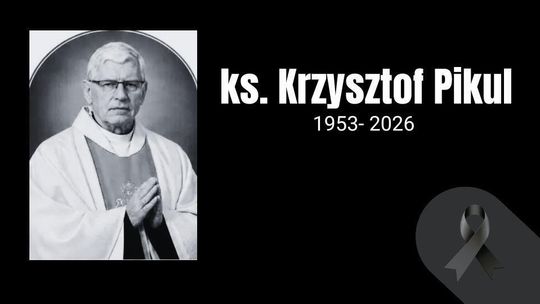 czarno-biały portret mężczyzny w habicie