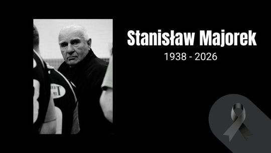 zdjęcie przedstawia czarno-biały portret mężczyzny i napis Stanisław Majorek