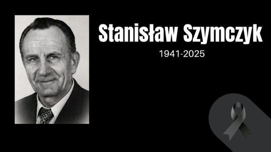 czarno-białe zdjęcie mężczyzny