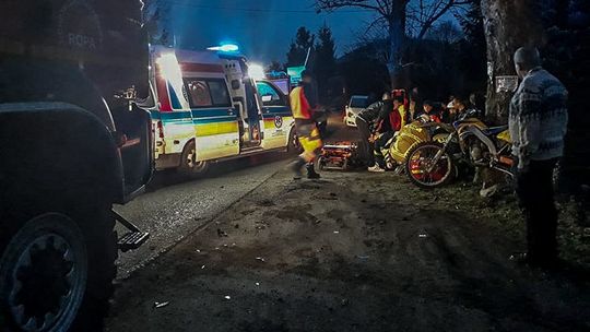 Niespokojny początek świąt. Wypadek w Ropie. Pożary traw.