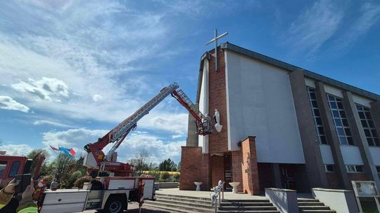 Zdjęcie przedstawia kościół w Libuszy