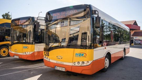Zdjęcie przedstawia nowe autobusy MZK