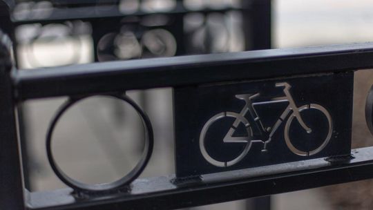 zdjęcie przedstawia stojak na rower