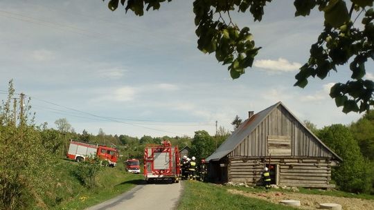 Nowica. Pożar drewnianego domu.