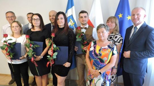 Zdjęcie przedstawia nauczycieli mianowanych z gminy Gorlice