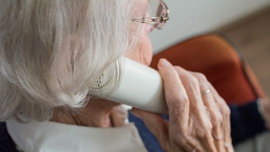 Oszuści zaatakowali seniorów kilkadziesiąt razy. Dwóch mieszkańców Gorlickiego straciło oszczędności