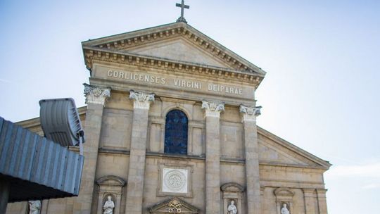 zdjęcie przedstawia kościół w Gorlicach