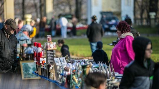 Pchli targ cieszy się dużym zainteresowaniem [FOTO]