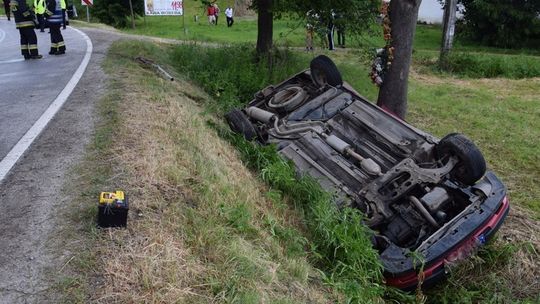 Peugeot na dachu w Rożnowicach (AKTUALIZACJA)