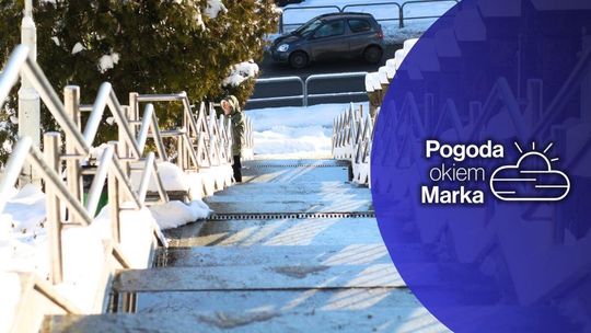 zdjęcie przedstawia schody w mieście