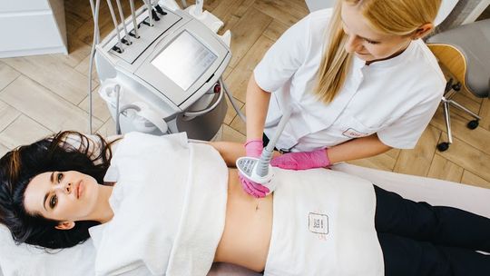 Piękno, które nie przemija. Medycyna estetyczna i kosmetologia pomagają dbać o urodę