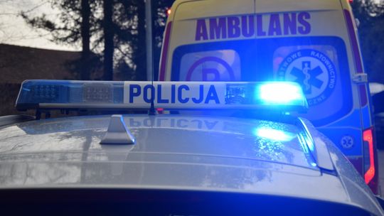 zdjęcie przedstawia radiowóz i ambulans
