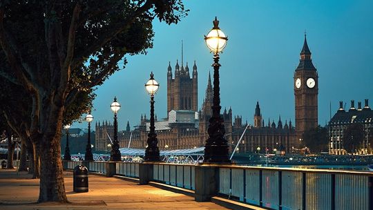 Planujesz wycieczkę do Londynu? Sprawdź, dlaczego na miejscu warto wynająć samochód
