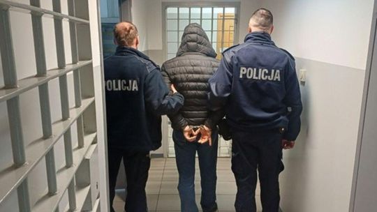 zdjęcie przedstawia zatrzymanego meżczyzne