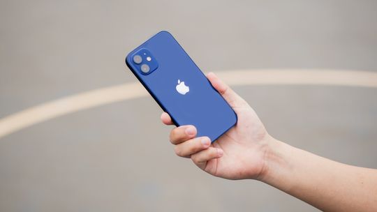 Podpowiadamy, jak dobrać etui do iPhone 12