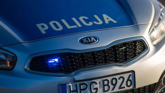 zdjęcie przedstawia policyjny radiowóz