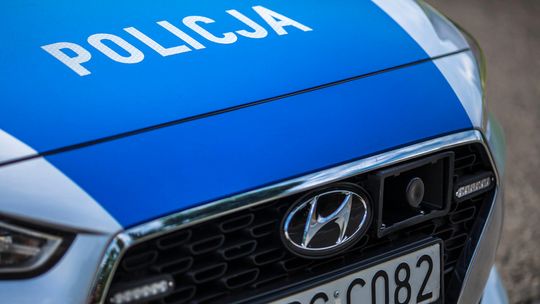 zdjęcie przedstawia maskę policyjnego radiowozu