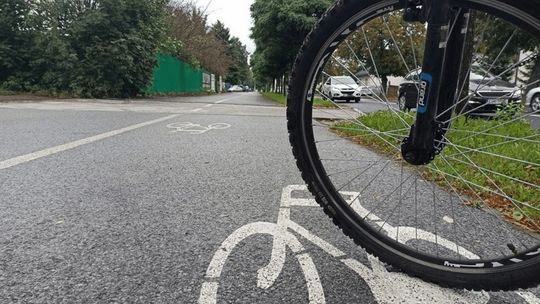 koło roweru na ścieżce rowerowej w gorlicach