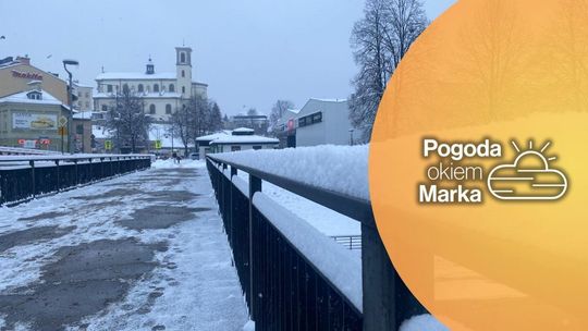 zdjęcie przedstawia most w mieście