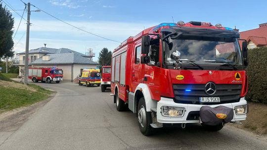 zdjęcie przedstawia pojazdy służb mundurowych