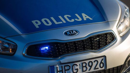 zdjęcie przedstawia policyjny radiowóz